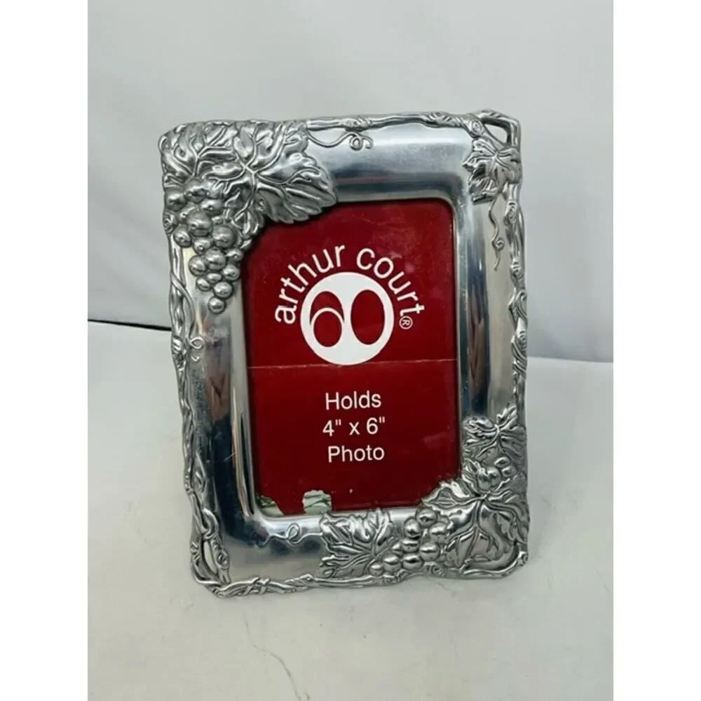 Vintage 2001 Arthur Court Silvertone Grapevine Photo Desk Frame for 4"x6" Photo